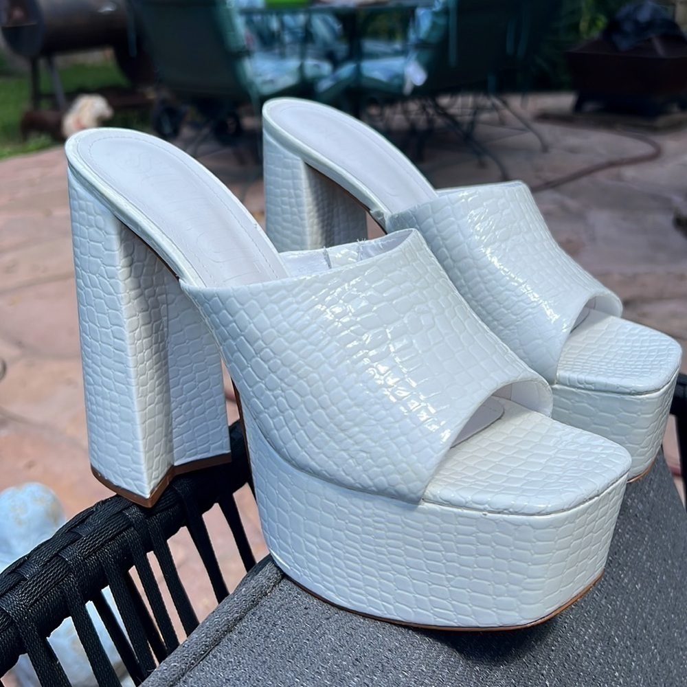 ▶️ SCHUTZ ◀️ Darah White Croc Platform Slides Sandals - Picture 12 of 16